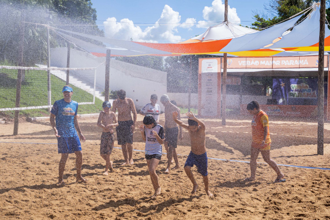 Verão maior Paraná promove diversão e refresco com banho de mangueira em Porto Rico
