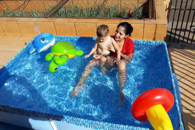Consumo excessivo de água com piscinas plásticas e medidas para evitar desperdícios